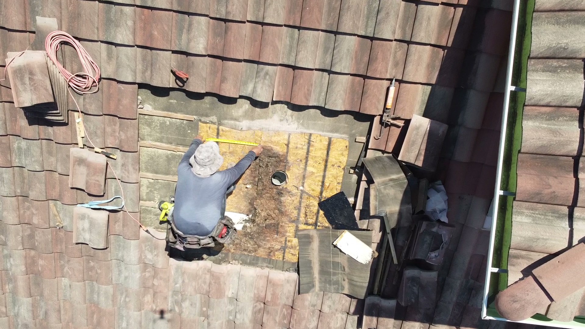 Fitting the new decking into place. Riverstone, Missouri City, October 2026.